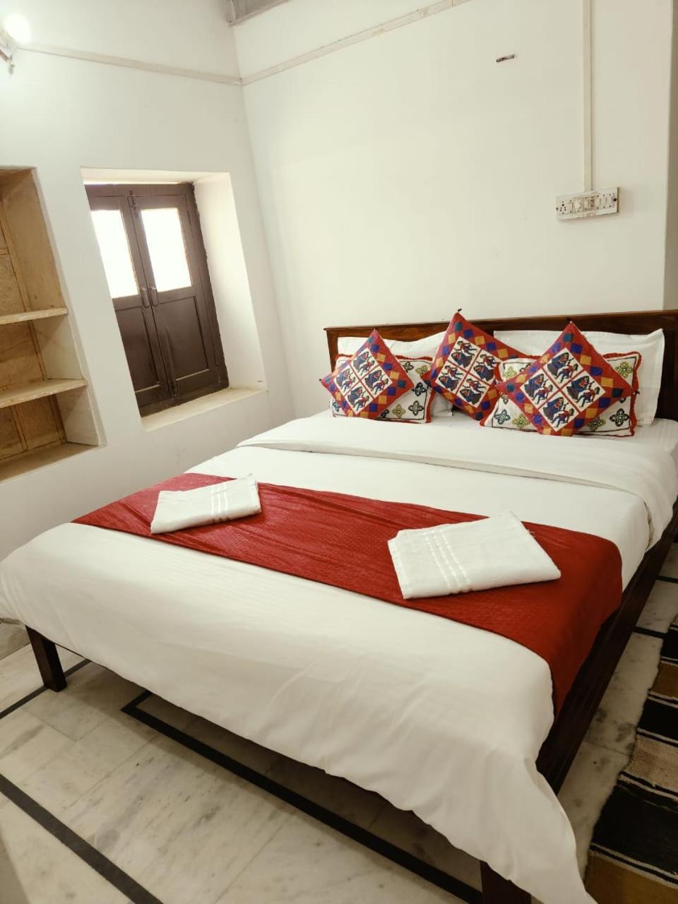 Hotel Shahiraj 斋沙默尔 外观 照片